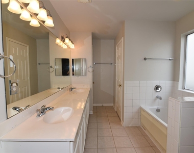 6807 Turtlewood Drive - Photo Thumbnail 16