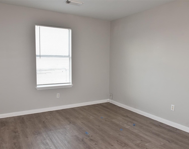 6807 Turtlewood Drive - Photo Thumbnail 11