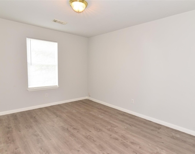 6807 Turtlewood Drive - Photo Thumbnail 20