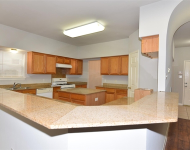 6807 Turtlewood Drive - Photo Thumbnail 4