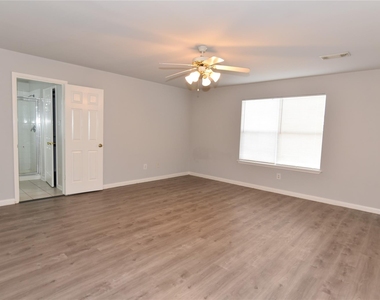 6807 Turtlewood Drive - Photo Thumbnail 14