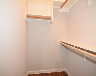 6807 Turtlewood Drive - Photo Thumbnail 12