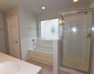 6807 Turtlewood Drive - Photo Thumbnail 17