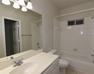 6807 Turtlewood Drive - Photo Thumbnail 13