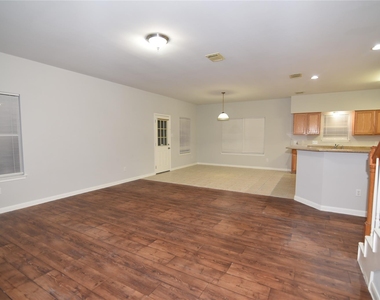 6807 Turtlewood Drive - Photo Thumbnail 8