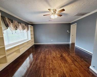7535 Thurow Street - Photo Thumbnail 5