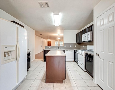 7910 Raven Creek Lane - Photo Thumbnail 18