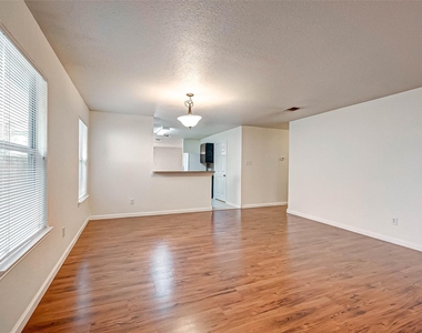 7910 Raven Creek Lane - Photo Thumbnail 8