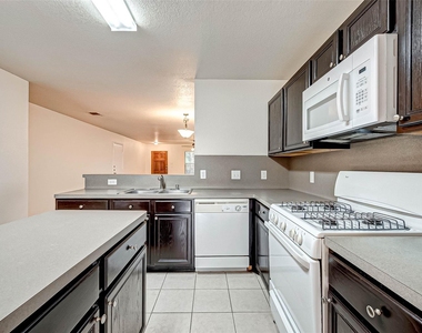 7910 Raven Creek Lane - Photo Thumbnail 20