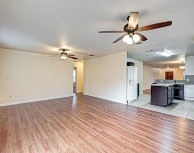 7910 Raven Creek Lane - Photo Thumbnail 13