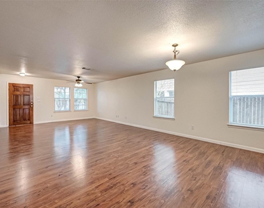 7910 Raven Creek Lane - Photo Thumbnail 10