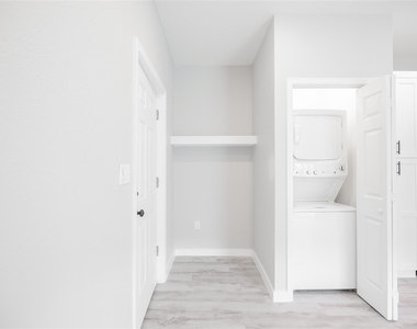2101 Reinke Road - Photo Thumbnail 7