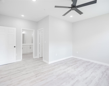 2101 Reinke Road - Photo Thumbnail 14