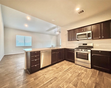 5410 Pembrokeshire Circle - Photo Thumbnail 6