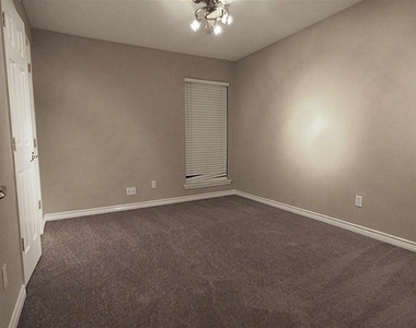 310 Gentilly Drive - Photo Thumbnail 12