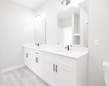 2101 Reinke Road - Photo Thumbnail 19