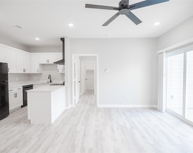 2101 Reinke Road - Photo Thumbnail 12