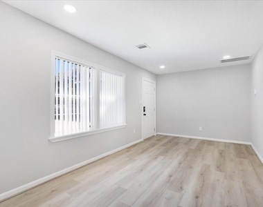 234 W 27th Street - Photo Thumbnail 2