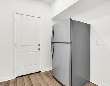 2022 Lakewood Court - Photo Thumbnail 5