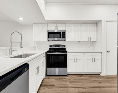 2022 Lakewood Court - Photo Thumbnail 3