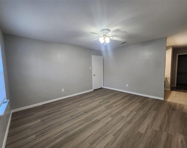 4034 Belle Park Drive - Photo Thumbnail 12