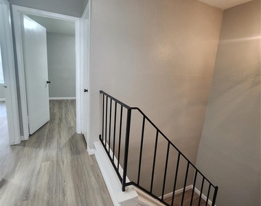 4034 Belle Park Drive - Photo Thumbnail 11