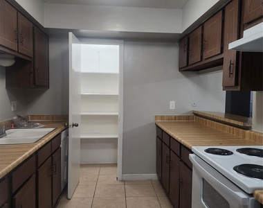 4034 Belle Park Drive - Photo Thumbnail 3