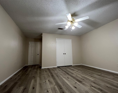 2130 Greenbriar Colony Drive - Photo Thumbnail 11