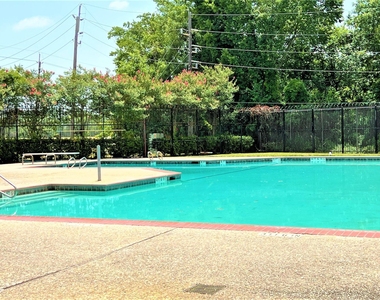 2130 Greenbriar Colony Drive - Photo Thumbnail 14