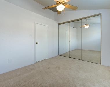 2002 Gentryside Drive - Photo Thumbnail 23