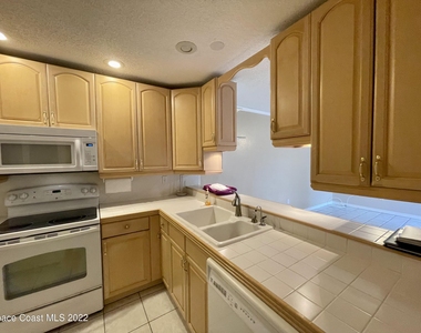 1425 Malibu Circle Ne - Photo Thumbnail 8