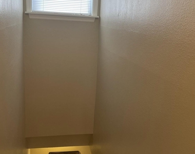 1425 Malibu Circle Ne - Photo Thumbnail 27