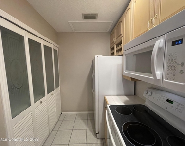 1425 Malibu Circle Ne - Photo Thumbnail 10