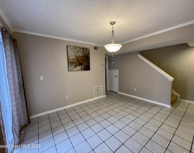 1425 Malibu Circle Ne - Photo Thumbnail 7