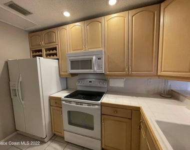 1425 Malibu Circle Ne - Photo Thumbnail 9