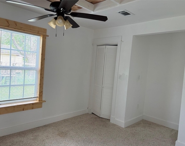 9210 E Avenue O - Photo Thumbnail 5