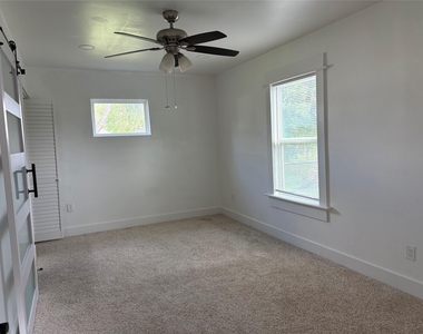 9210 E Avenue O - Photo Thumbnail 7