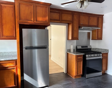 9210 E Avenue O - Photo Thumbnail 2