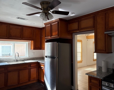 9210 E Avenue O - Photo Thumbnail 3
