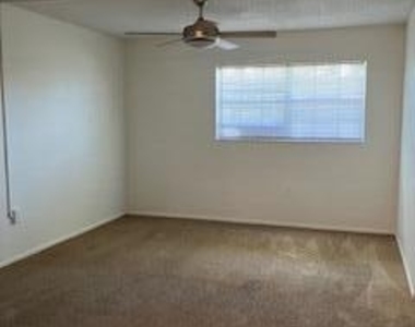 3135 Shady Dell Lane - Photo Thumbnail 5
