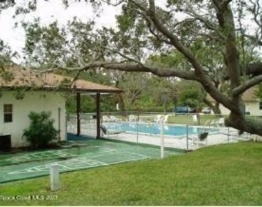3135 Shady Dell Lane - Photo Thumbnail 2
