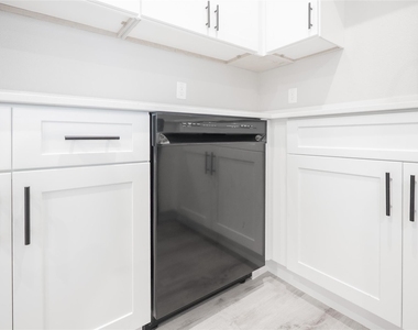 2101 Reinke Road - Photo Thumbnail 5