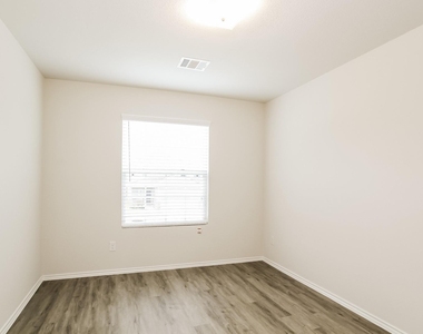 135 Cooper Creek Lane - Photo Thumbnail 9