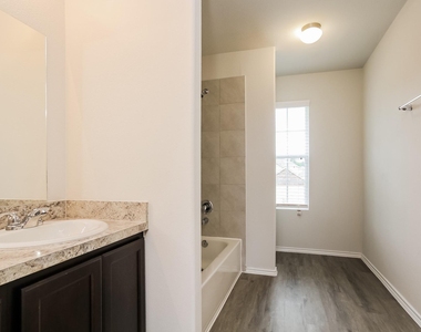 135 Cooper Creek Lane - Photo Thumbnail 15
