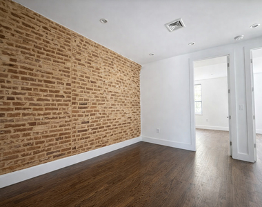 558 Kosciuszko Street - Photo Thumbnail 2