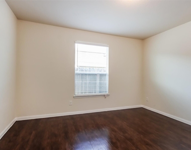 12414 Roy Mix Bohn Lane - Photo Thumbnail 4