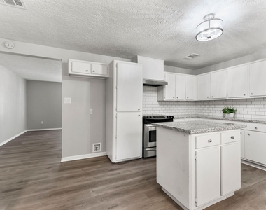 601 Dogwood Trail - Photo Thumbnail 10