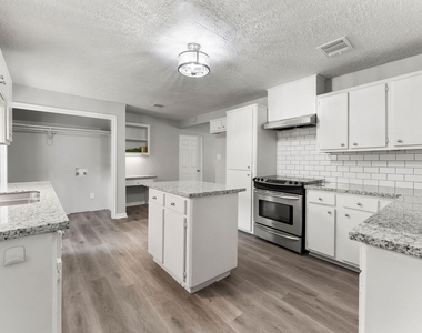 601 Dogwood Trail - Photo Thumbnail 11