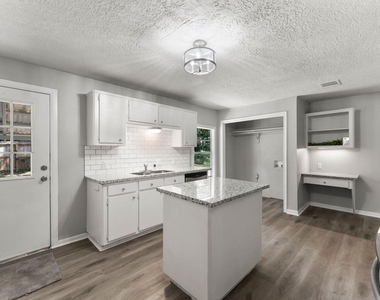 601 Dogwood Trail - Photo Thumbnail 12