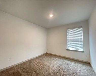 8107 Sugar Cane Lane - Photo Thumbnail 11